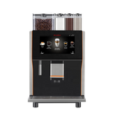 Dr. Coffee - Coffee Center volautomatische koffiemachine, ideaal voor kantoren, bedrijfsverzamelgebouwen en hotels. Uitgerust met drie instant canisters voor cappuccino of chocolademelk, een metalen 21 grams portafilter voor twee koffies tegelijk, en een voorinfusie-optie voor een betere koffie-extractie.